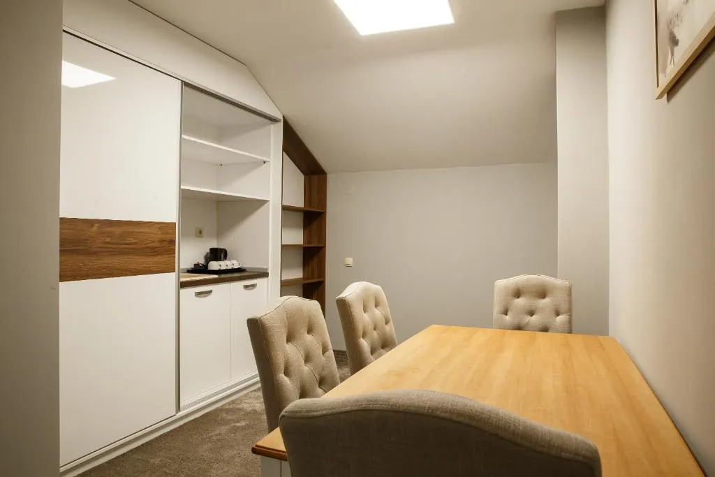 imageye___-_182528740