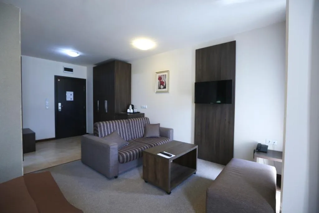 imageye___-_336710099-1