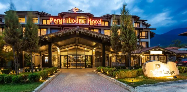 imageye___-_lodge-768x379